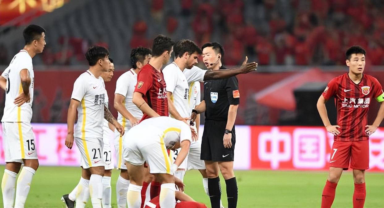 德州扑克游戏-包含中超球员离队新闻曝光，引发球迷热议的词条